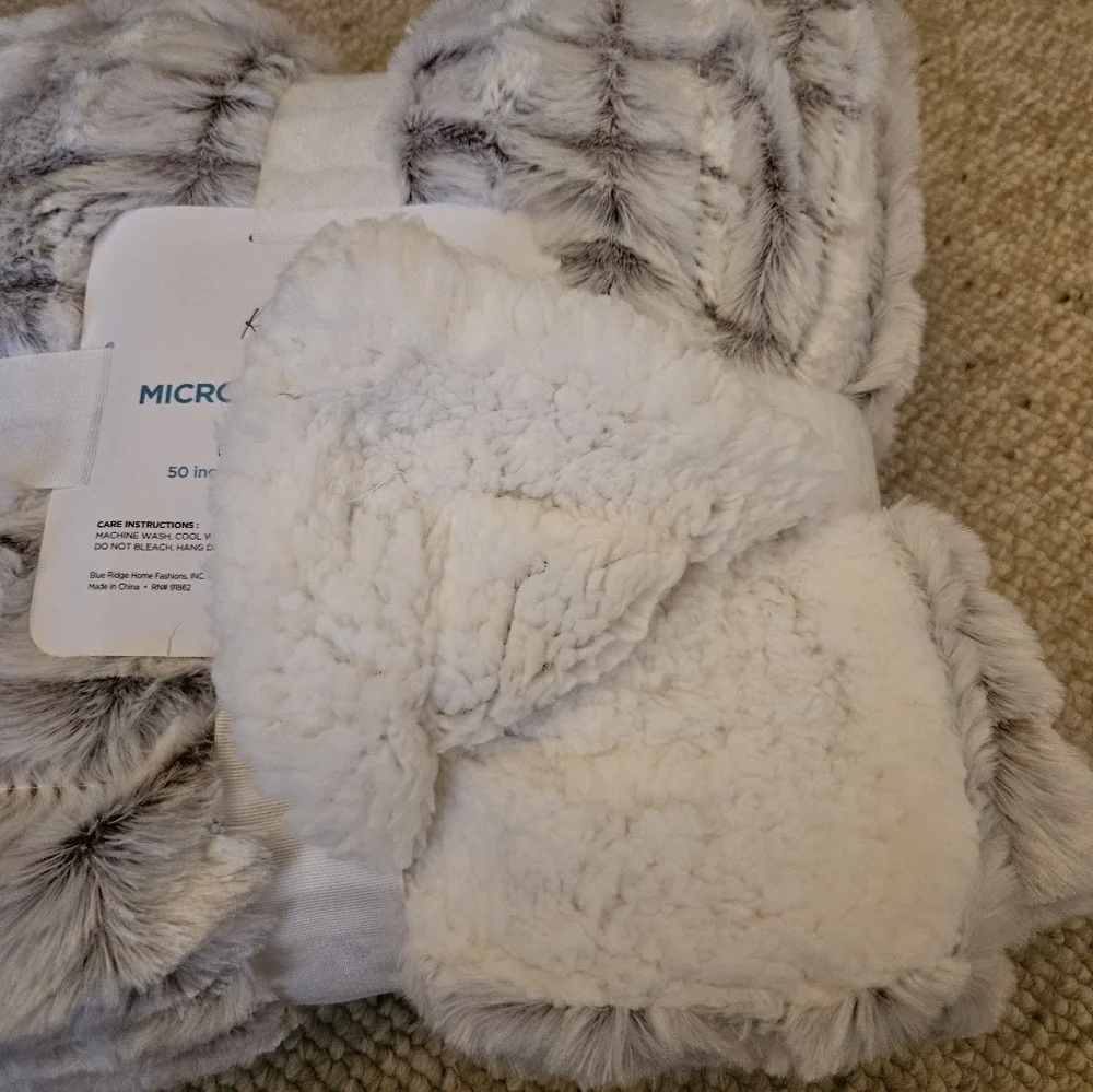 Royal Luxe Reversible Micromink Faux Sherpa Tie Dye Throw NWT